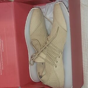 Lane eight running shoes size 10